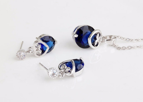 Imagen 3 de 4 de Set De Aretes Y Dije Azul Marino Corazón Zirconia Mod.175