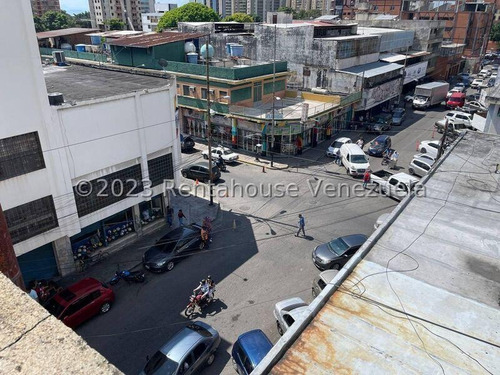 Jip 25-1610. Rent-a-house Vende Edificio Comercial De 2268mts2, 2 Locales Comerciales, 15 Oficinas Y 17 Baños. Zona Centro De Maracay, Aragua.