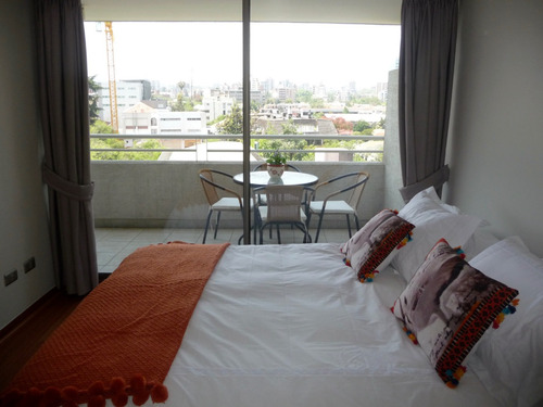 Departamento Amoblado En Arriendo Román Diaz, Providencia