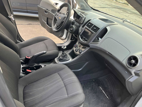 Imagen 10 de 16 de Chevrolet Sonic 1.6 Lt 2014