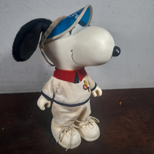 Imagem 1 de 10 de Boneco Snoopy Tenista Estrela Antigo Original 20 Cm Borracha