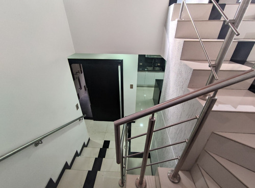 Imagen 12 de 17 de Hermoso Townhouse Remodelado En Barrio Sucre 04146878567