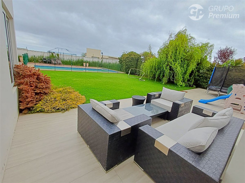 Casa En Venta Av. Bosques De Montemar En Concón
