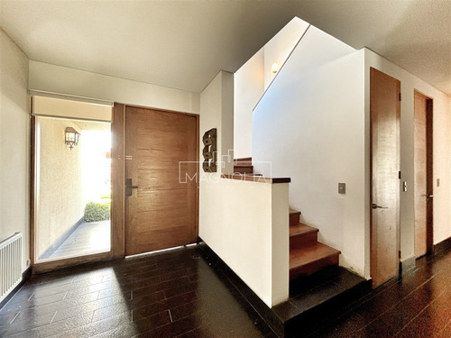 Casa En Venta De 6 Dorm. En Colina