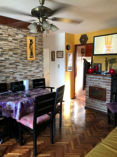 Apartamento De 3 Dormitorios, 1 Baño Y Cochera
