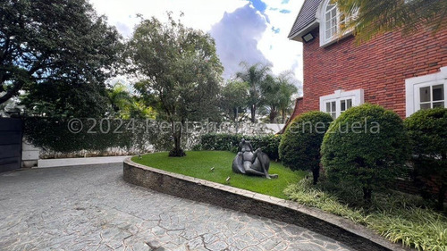 Bella Casa En Venta En El Country Club. 24-14240. Cr