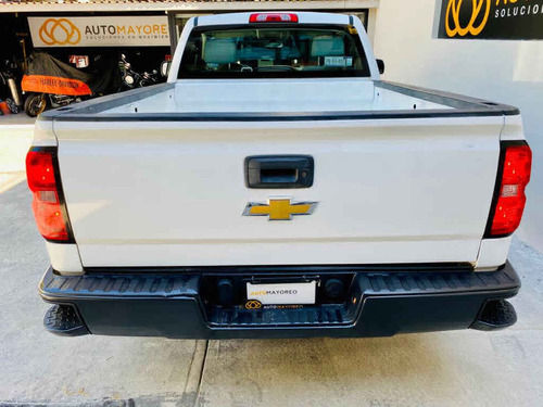 Imagen 3 de 8 de Chevrolet Silverado 2017 2p Cab Regular V6/4.3 Aut A/a Cd