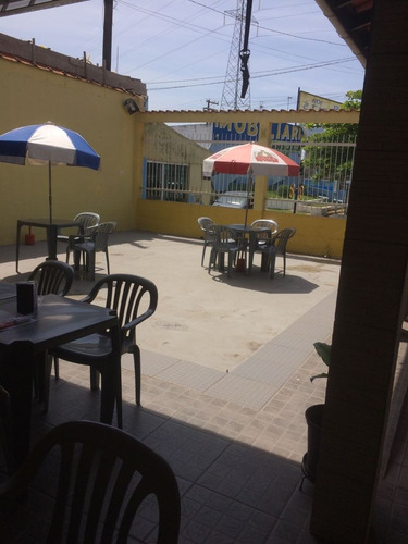Prédio Comercial Na Praia
