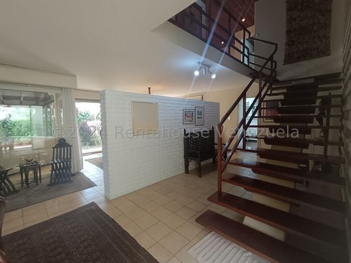 Imponente Quinta En Venta Ubicada En Chuao. 25-16410