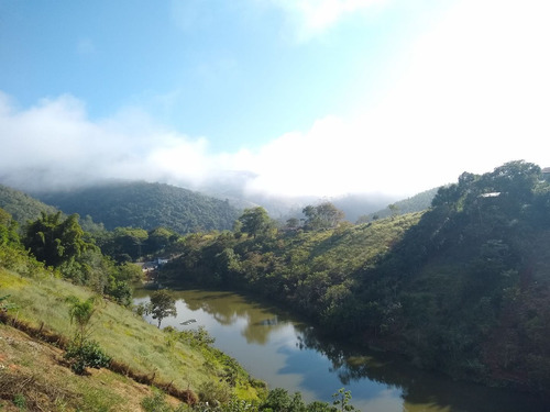 Chácara Com Bela Casa E Lagoa