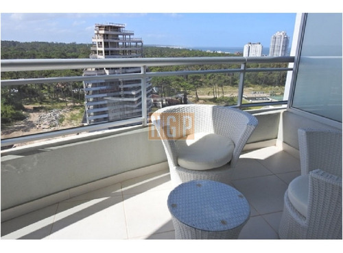 Imagen 19 de 30 de En Exclusividad Departamento De Metraje De 2 Dormitorios Transformado En Loft Roosevelt, Punta Del Este Piso Alto Con Vista Al Mar!