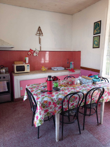 Imagen 10 de 12 de Al946 Venta Casa Con Jardin, Gran Fondo 5 Ambientes Peñarol