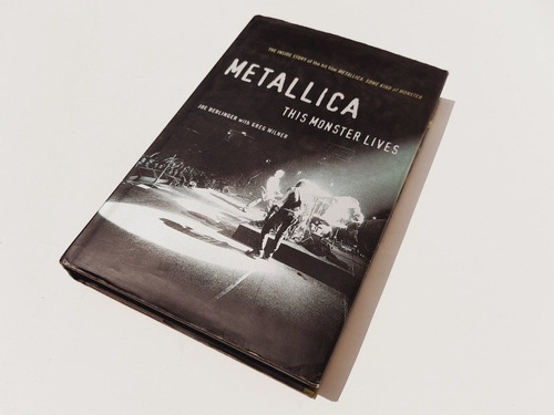 Libro Metallica This Monster Lives
