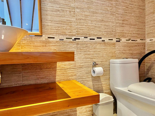 Interesante Casa En Venta Frente Al Mar En Maitencillo