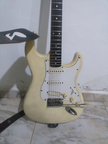 Guitatra Electrica Fender Stratocaster 
