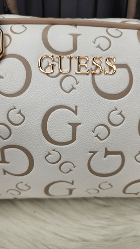 Bolsa Guess Ag961109 Nueva 100 % Original Con Etiqueta Blanco Estampado Oro Beige