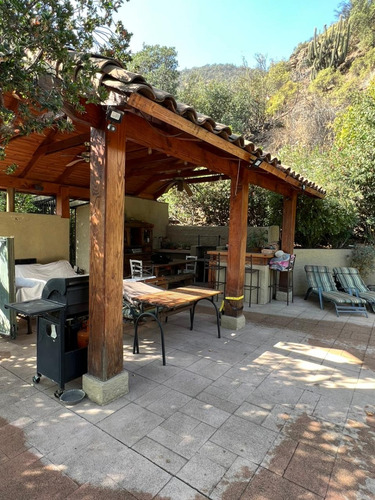 Casa Familiar Remodelada En El Arrayán Con Quincho Y Piscina