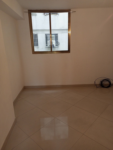 Imagen 8 de 10 de Jsgroup.vende Amplio Apto,en La Candelaria.fp:04241029375