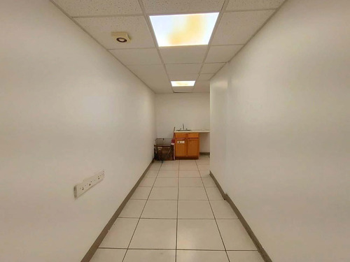 Local Comercial En Renta En Planta Baja En Av. Constituyentes, Querétaro, Querétaro