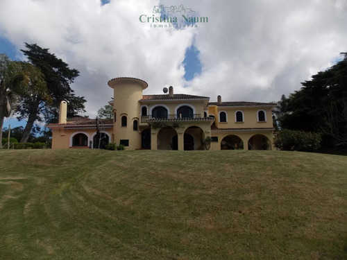 Muy Buena Casa En La Mejor Zona Del Golf