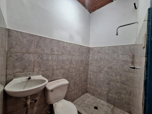 Local En Venta Paralela A La Av Constitucion, Con 121 Mt2 Disponible 24-22083 Irrr