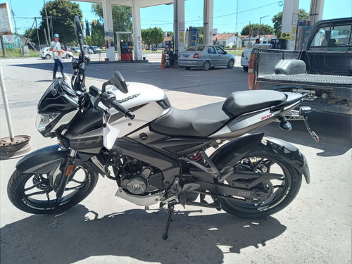 Bajaj Rouser Ns 200 Naked Deportiva 0km Carburador Sin Abs