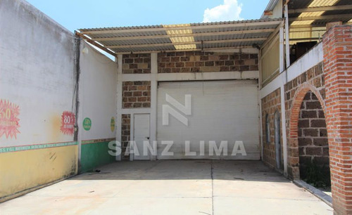 Apaseo El Grande, Gto: Bodega A 100 Mts De La Carretera Libre A Queretaro.