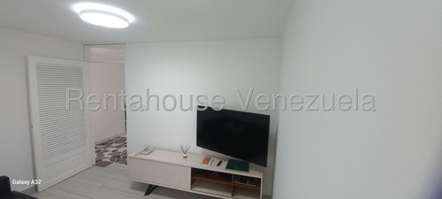 Apartamento Piso Medio Remodelado 160 M² 3h, 3b, 1p, Residencias Puerto Santo Con Piscina Pozo De Agua En Venta En Los Palos Grandes Avenida 4ta Y 5ta Transversal Caracas
