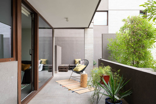 Amplia Terraza En Primer Piso