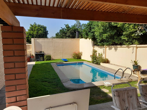 Casa En Venta En La Reina (88138)