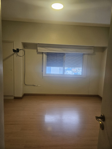 Departamento De 2 Dormitorios Con Cochera. Un Baño.