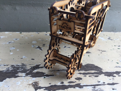 Imagen 3 de 5 de Puzzle 3d Tractor Ugears Kit Para Armar.