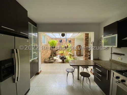 Imagen 8 de 21 de George Tahan #23-5559 Venta Acogedora Casa Duplex, Con Amplios, Integrados E Iluminados Espacios De Ambiente Boho-chic Que Conducen A Un Agradable Jardín Posterior.