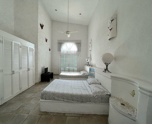Venta De Casa En Cuernavaca, Col. 3 De Mayo, 2400 Mts