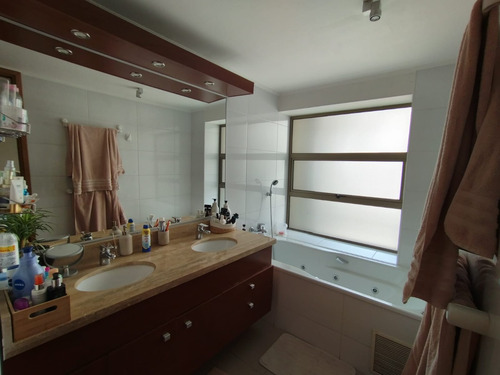 Departamento En Excelentes Condiciones Las Condes