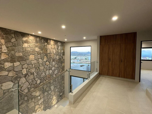 Se Vende Hermosa Residencia Con Diseño De Autor En Lomas De Juriquilla