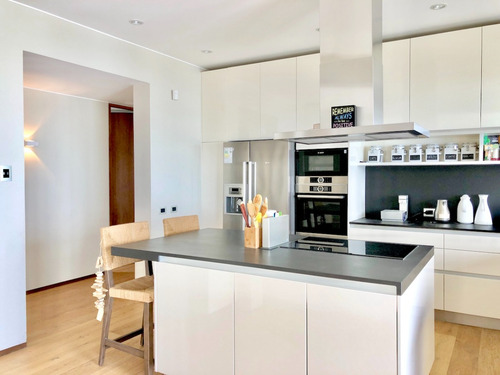 Maravillosa Y Fina Casa En Primera Línea En Venta