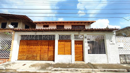 Casa En Venta Moderna Dos Pisos Con Agua Urb Cerrada Segura Buena Zona  Nela 22-13381