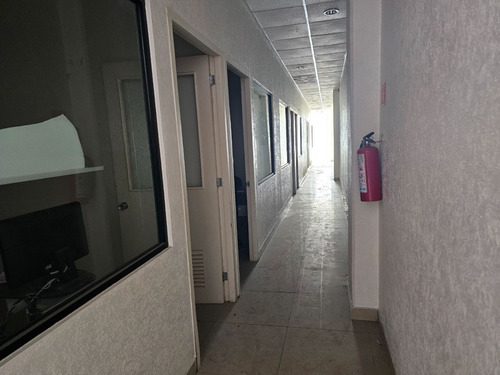 Local Comercial Acondicionado Para Escuela O Consultorios En Garza Sada