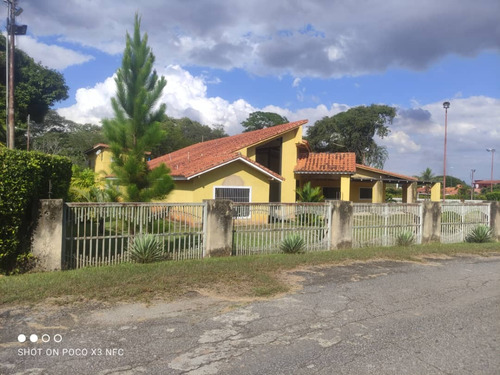 Nestor Y Vanessa Vende Casa En Safari Carabobo Country Club Foc-1530