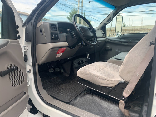 Imagen 3 de 10 de Ford Rabon 2000 F-650
