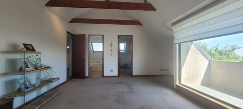 Casa En Venta De 6 Dorm. Colegio Dunalastair Peñalolen
