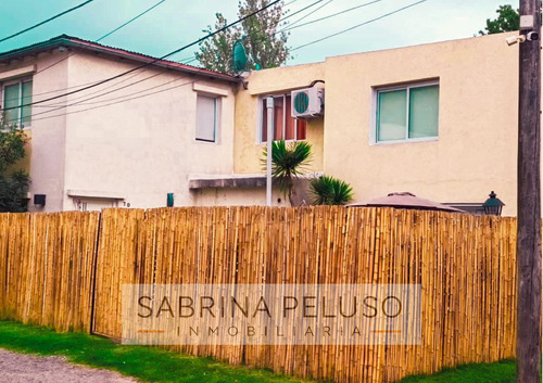 Casa En Barrio Las Acacias