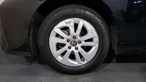 Toyota Prius 1.8 HYBRID BASE
