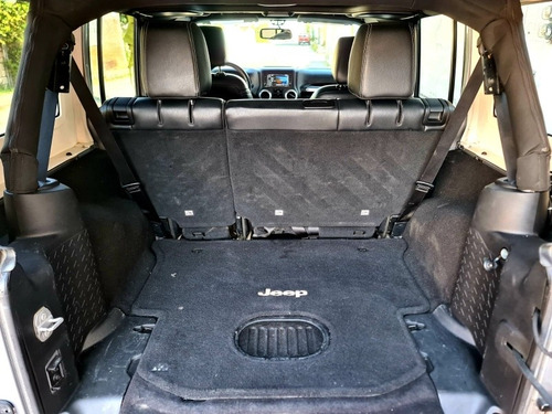 Imagen 13 de 15 de Jeep Wrangler 2016 3.6 Unlimited Sahara 4x4 At