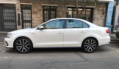 Imagen 2 de 12 de Volkswagen Vento Gli 2.0 Tsi 211cv App Connect + Nav