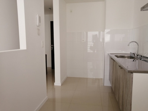 Apartamento En Alquiler Anual De 1 Dormitorio En Maldonado- Ref: 1413