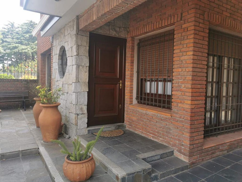 Venta Casa Sayago, 3 Dorm Piscina Con Renta Alta