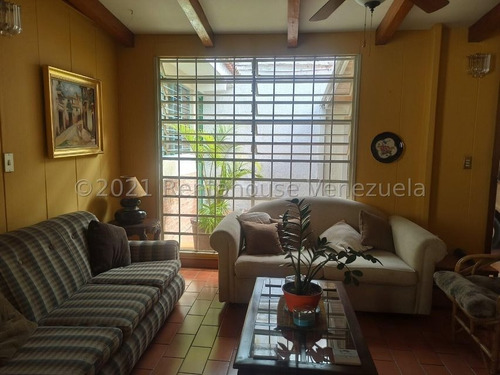 Imagen 11 de 25 de Casa En Venta La Trinidad Jesús Enrique Díaz 22-12473 Caracas Baruta