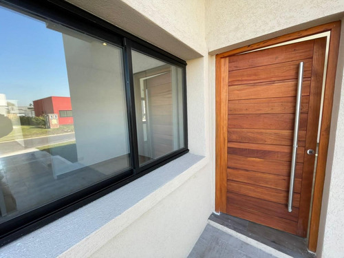 Imagen 4 de 21 de Casa De 4 Ambientes En Venta En San Ramiro, Pilar Del Este.